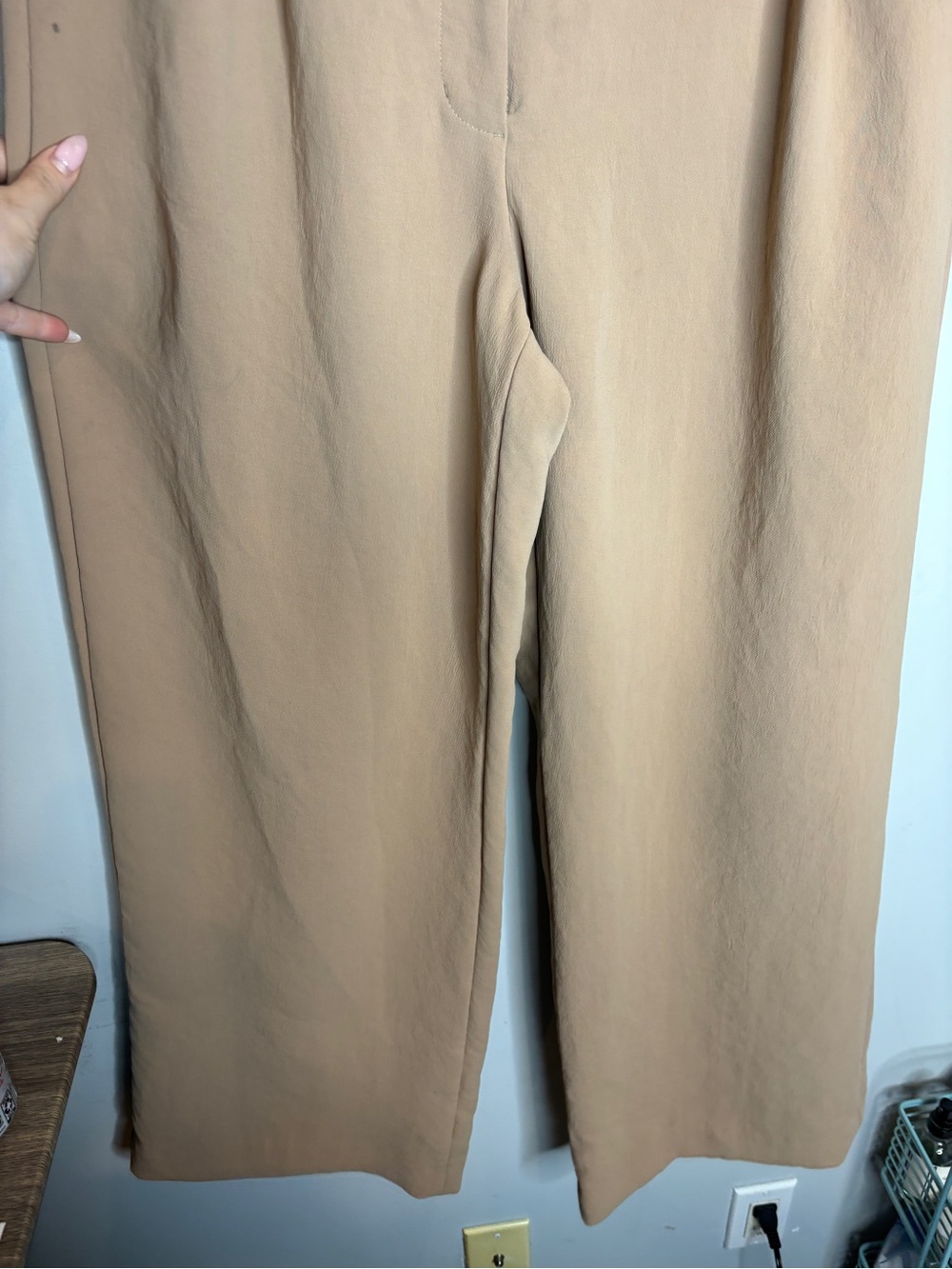 Aritzia The Effortless Pant Wider Crepette Size 10 Desert Sand - Picture 6 of 9